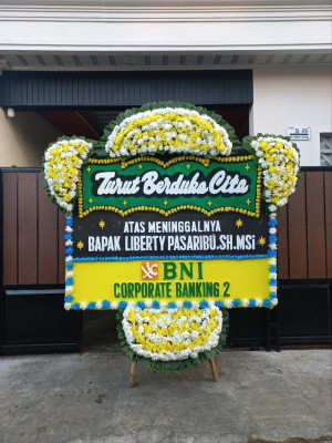 Papan Bunga Duka di Darat