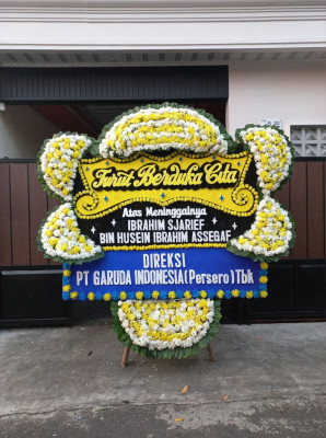 Papan Bunga Duka di Darat