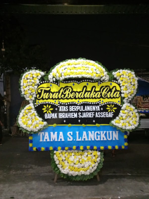 Papan Bunga Duka di Darat