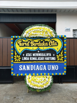 Papan Bunga Duka di Darat